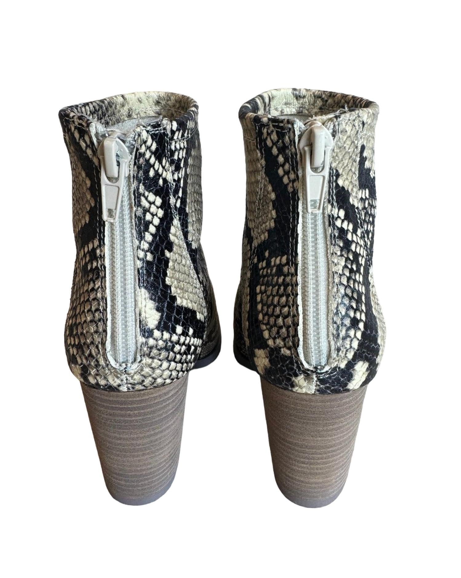 Chocolat Blu - Women's Avery Heeled Bootie - Image 5