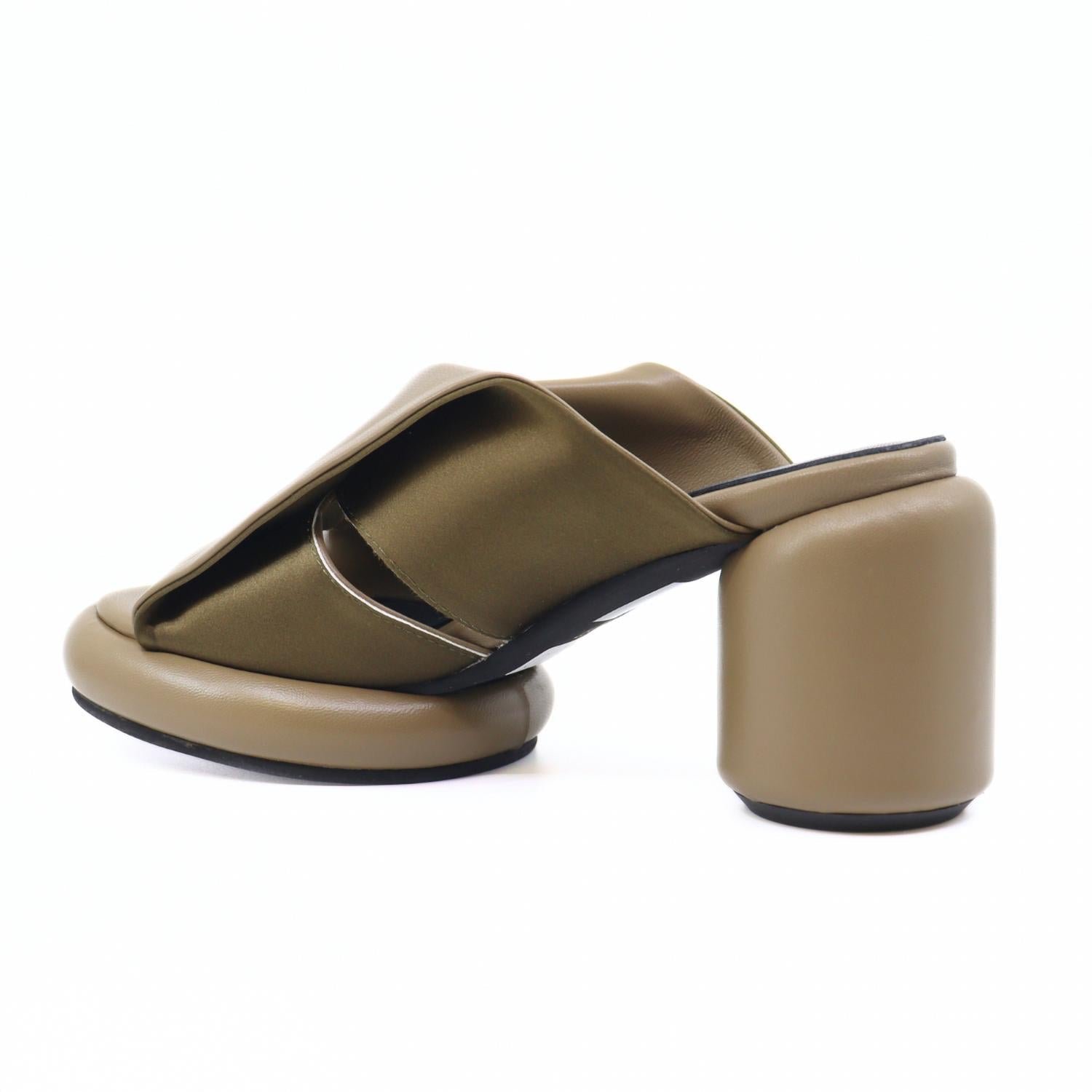 All Black - Women Mod Collar Mule - Image 5