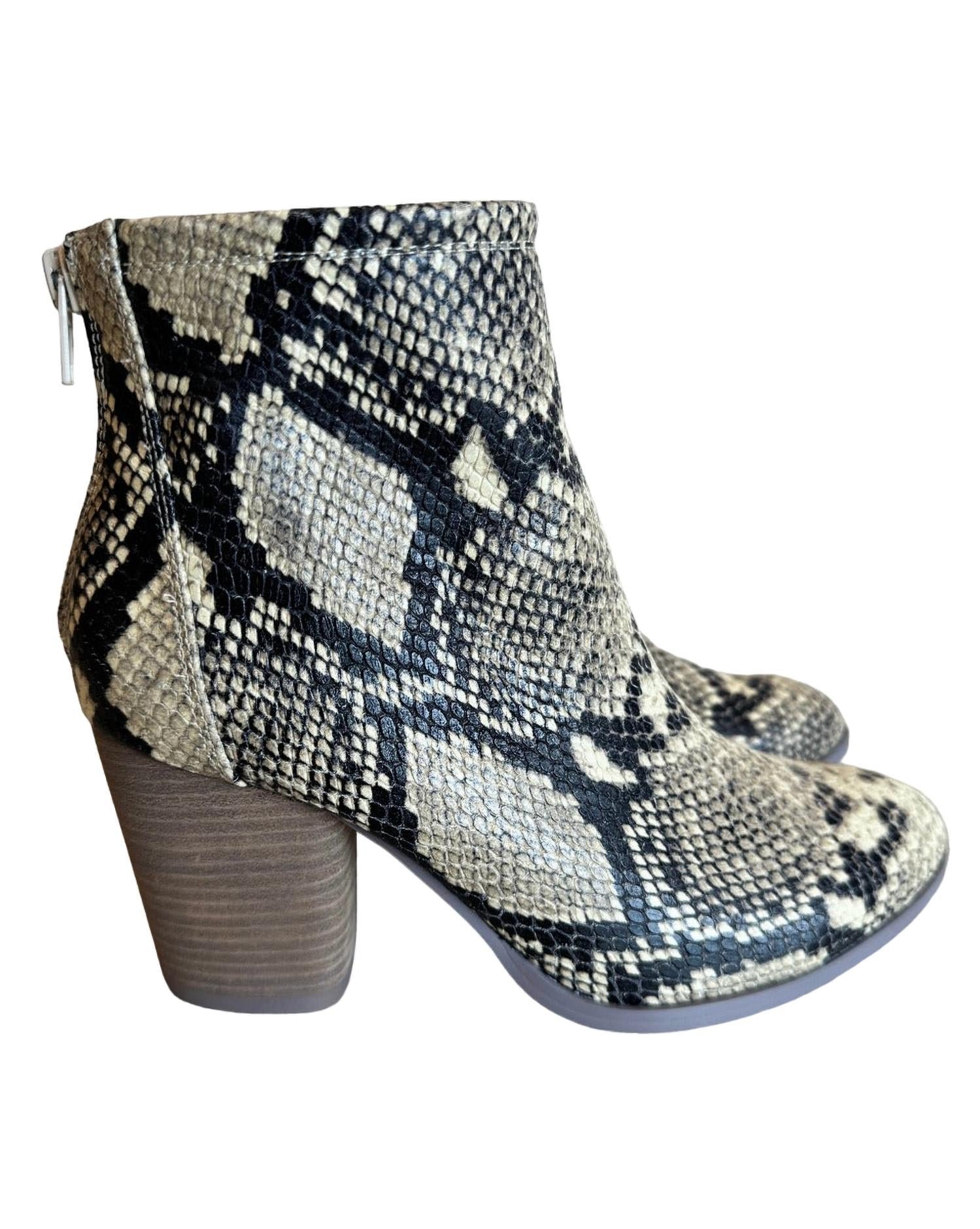 Chocolat Blu - Women's Avery Heeled Bootie - Image 4