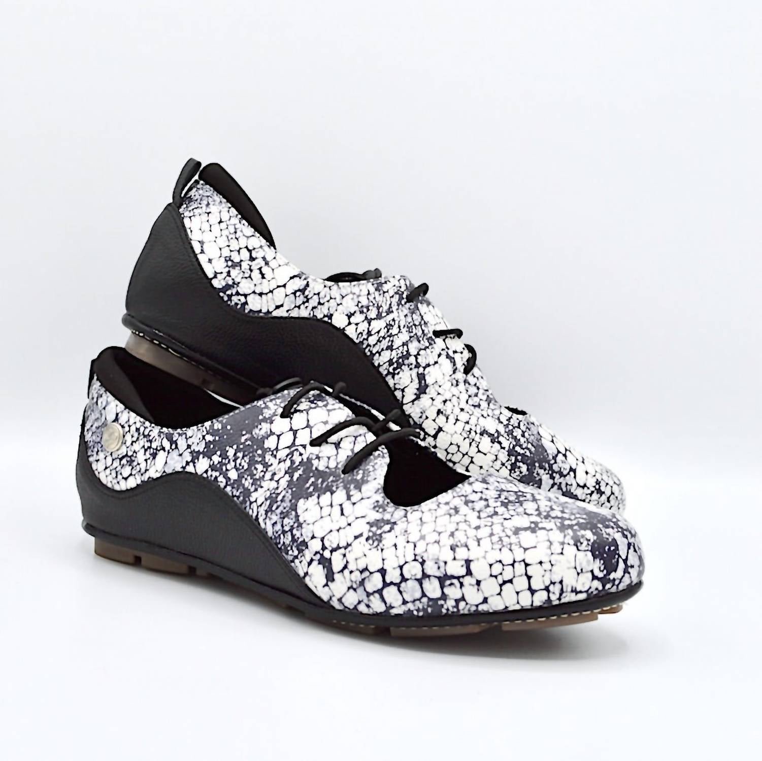 Chelsea Jones - Women's Vibe Slip-on Flat Shoes - Image 2